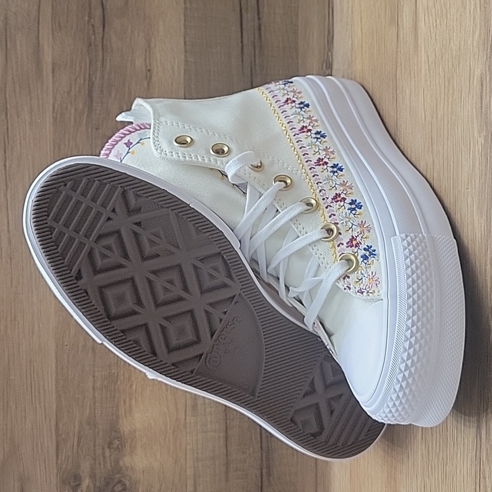 Converse White High-Top Sneakers with Classic Design - Picture 4 of 15